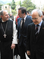 Iglesias y Montilla, junto al abad de Poblet
