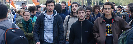 Jóvenes que han increpado la presencia de Ciudadanos en la manifestación