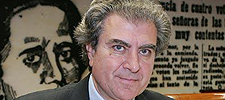 César Antonio Molina