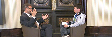 Nacho Corredor, entrevistando a Benach