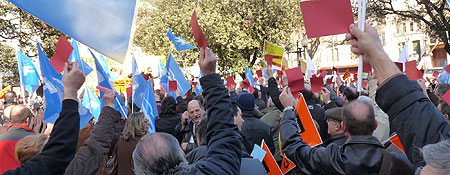 Concentración contra las multas lingüísticas en Arenys de Mar