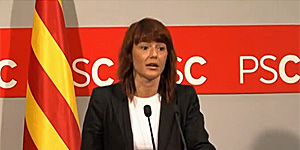 Laia Bonet, secretaria de Desarrollo Estatutario del PSC y secretaria del Gobierno de la Generalidad, durante al lectura del Manifiesto (foto: PSC).