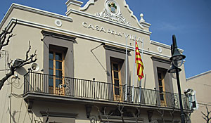 Fachada del Ayuntamiento de Guisona, en Lérida (foto: guissona.net).