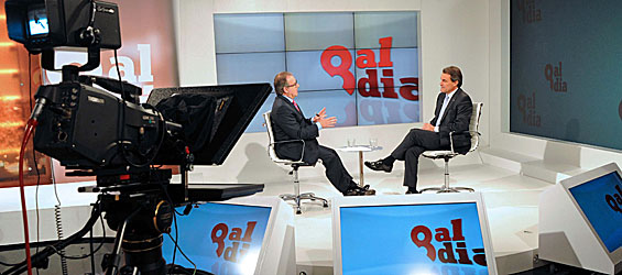 El presidente de la Generalidad, Artur Mas, entrevistado en 8TV por el periodista Josep Cuní el pasado 27 de octubre (foto: gencat.cat).