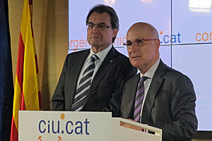 El presidente en funciones de la Generalidad, Artur Mas, y el líder UDC, Josep Antoni Duran i Lleida, durante la rueda de prensa de este lunes (foto: CiU).