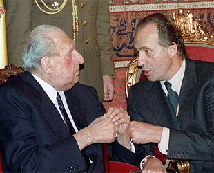 Don Juan de Borbón y el Rey Juan Carlos I, en una de las últimas estampas juntos antes de que el padre del Rey falleciera en 1993.