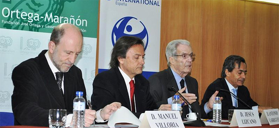 Acto de presentación del ITA 2012. De izquierda a derecha: Manuel Villoria, Jesús Lizcano, Antonio Garrigues y Jesús Sánchez-Lambás.