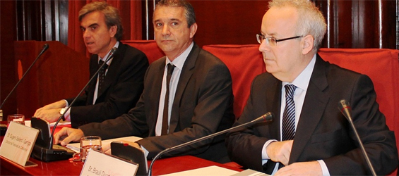 El director de Catalunya Ràdio, Fèlix Riera; el director de TV3, Eugeni Sallent; y el presidente del Consejo de Gobierno de la CCMA, Brauli Duart; en comparecencia en el Parlamento autonómico (foto: Parlamento autonómico).