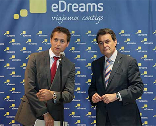 Javier Pérez-Tenessa de Block, junto a Artur Mas, en un acto promocional de la empresa de viajes, en 2011.