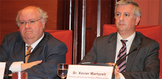 Martorell (a la derecha), en la Comisión de Asuntos Institucionales del Parlamento autonómico, acompañado de Enric Colet (foto: Parlamento autonómico).