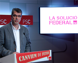 Esteve Terradas, durante la presentación de la campaña 'La solución federal', que llevará la propuesta de reforma constitucional propuesta por el PSC a todas las ciudades de más de 10.000 habitantes de Cataluña (foto: PSC).