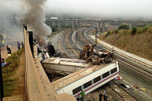 Decenas de muertos al descarrilar un tren en Santiago de Compostela